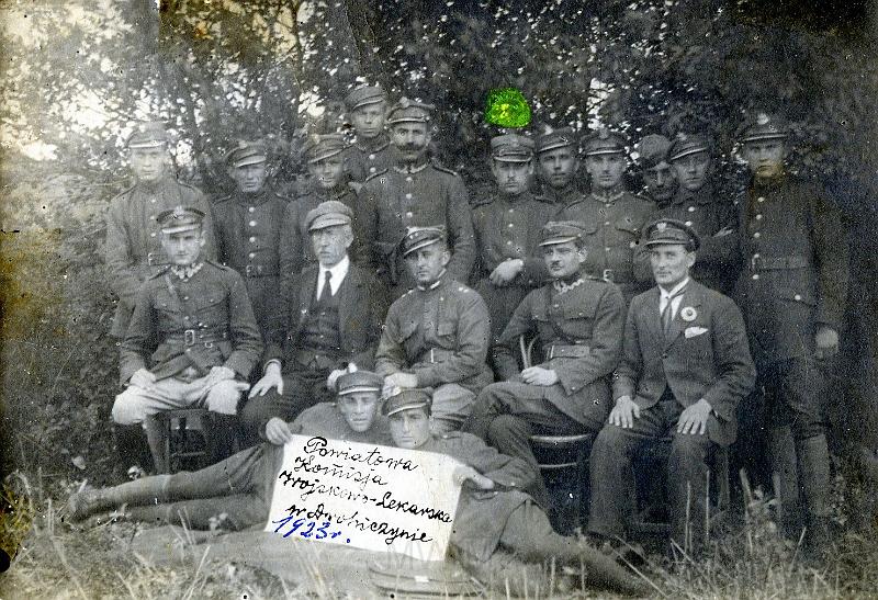 KKE 3481-1.jpg - Kopia zdjęcia KKE 3481. Pamiątka z służby wojskowej. Zaznaczony kropeczką - Stanisław Rutkowski, Drohiczyn, 1923 r.
